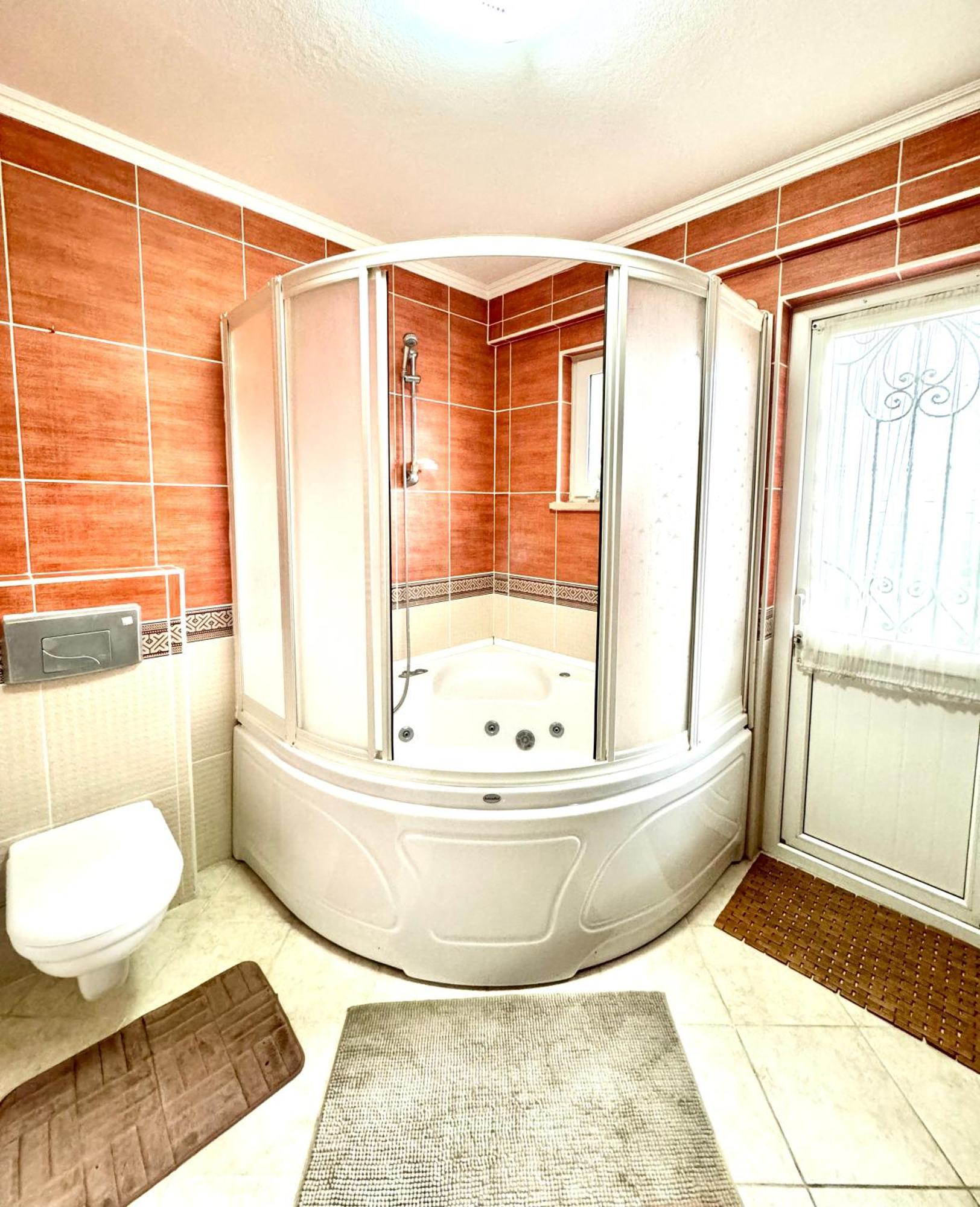 Marmaris'te Oezel Havuzlu Doga Manzarali *